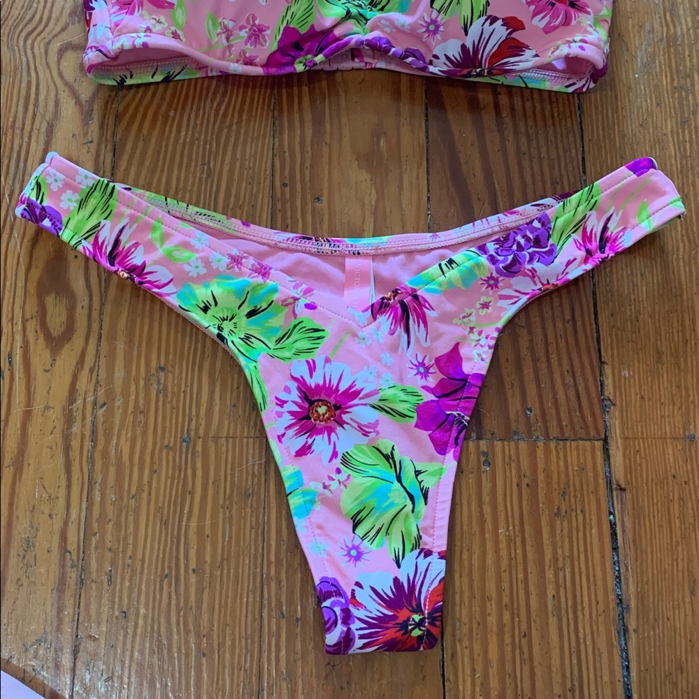 Victoria’s Secret Thong Bikini - Picture 4 of 8